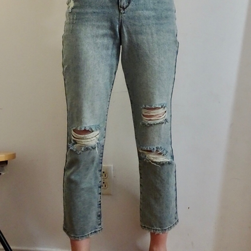 HIGH RISE CROP DISTRESSED JEANS - Picture 4 of 6